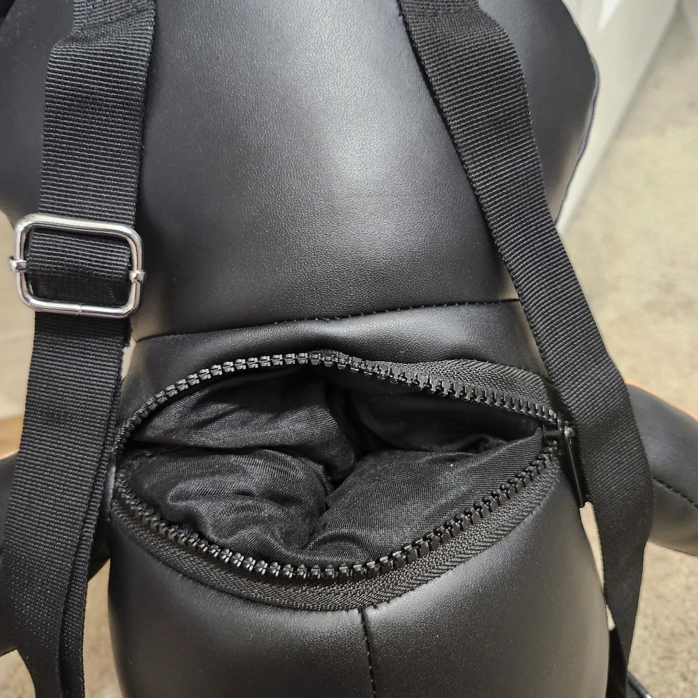 Black Skeleton Bear Backpack - Picture 3 of 3